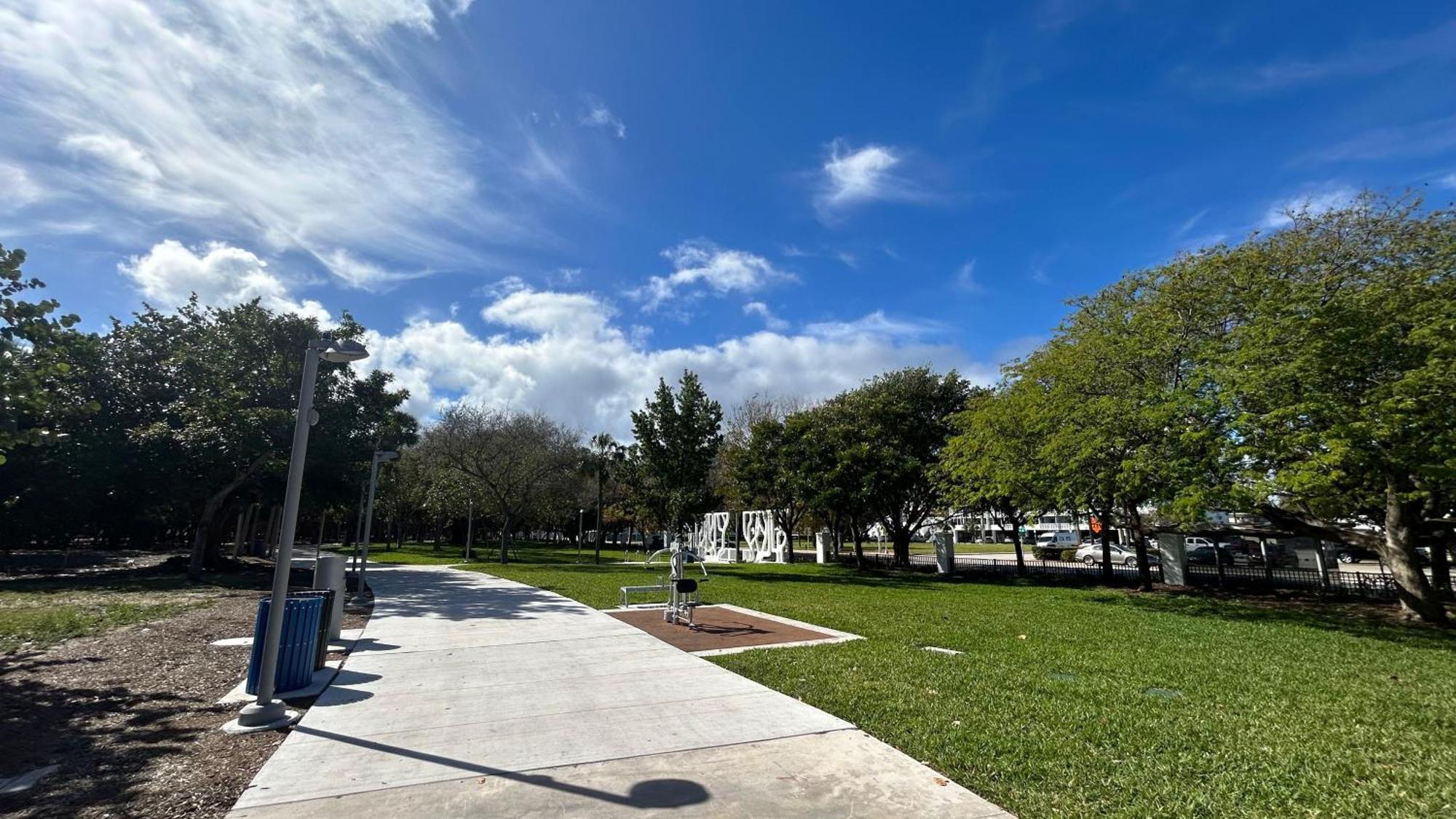 Stay One Street From The Beach Miami Beach Exterior photo