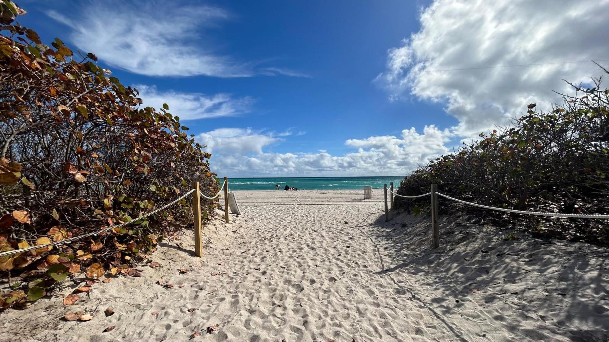 Stay One Street From The Beach Miami Beach Exterior photo