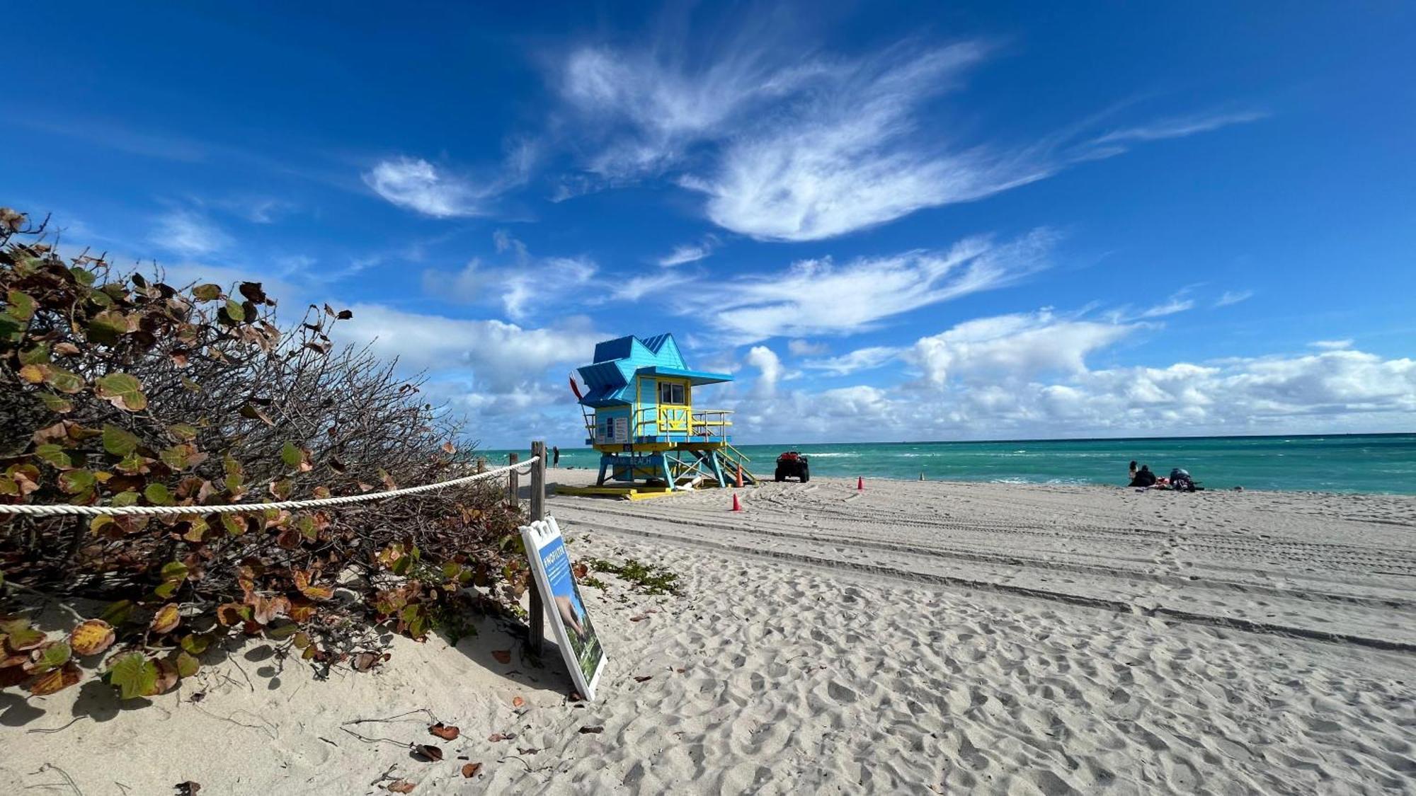 Stay One Street From The Beach Miami Beach Exterior photo